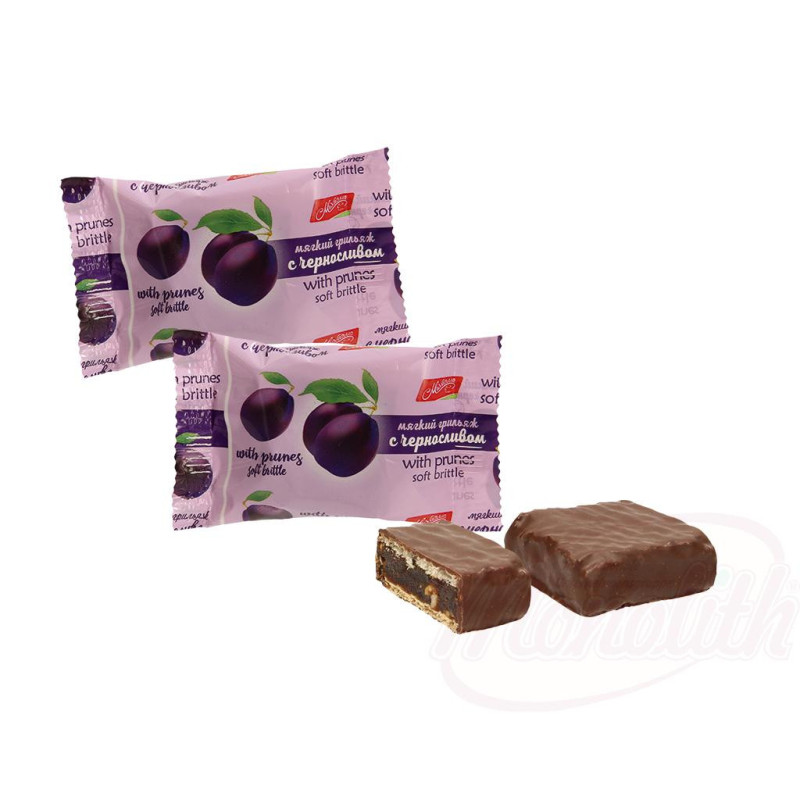 Вафельная конфета с черносливом, яблочным пюре и арахисом в какаосодержащей жировой глазури