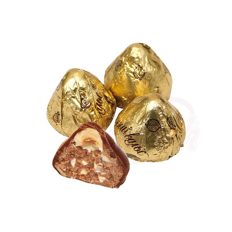 Praline-Konfekt mit Erdnüssen und Haselnüssen in kakaohaltiger Fettglasur