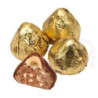 Praline-Konfekt mit Erdnüssen und Haselnüssen in kakaohaltiger Fettglasur