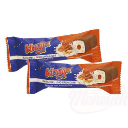 Riegel mit Frischkäse, Karamell und Erdnüssen überzogen mit Milchschokolade
