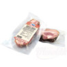 Schweinebauch mit grobem Pfeffer, gepökelt, gegart und geräuchert