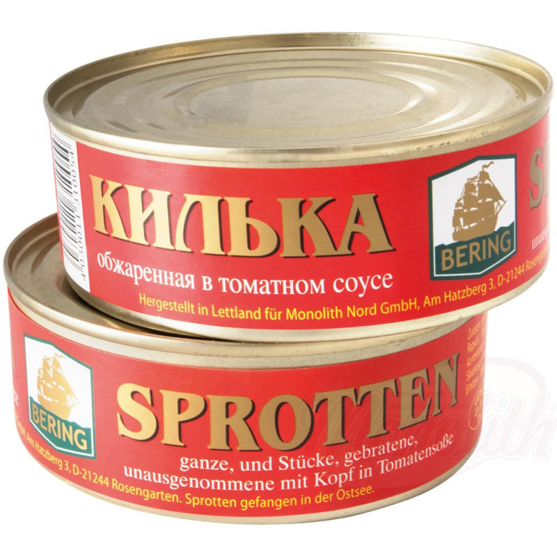 Sprotten ganze, und Stücke, gebratene, unausgenommene mit Kopf in Tomatensoße