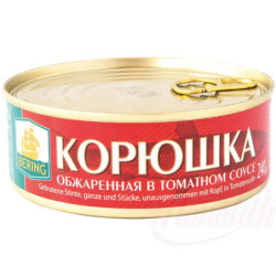 Gebratene Stinte, ganze und Stücke, unausgenommen mit Kopf, in Tomatensoße