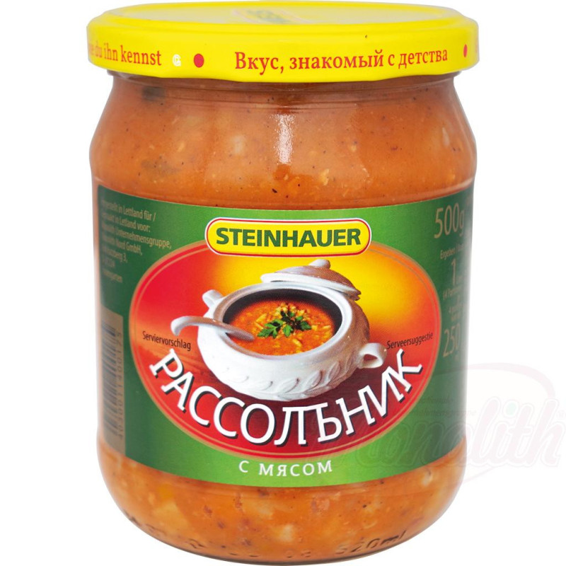 Kartoffelsuppe "Rassolnik" mit Salzgurken und Fleischwaren