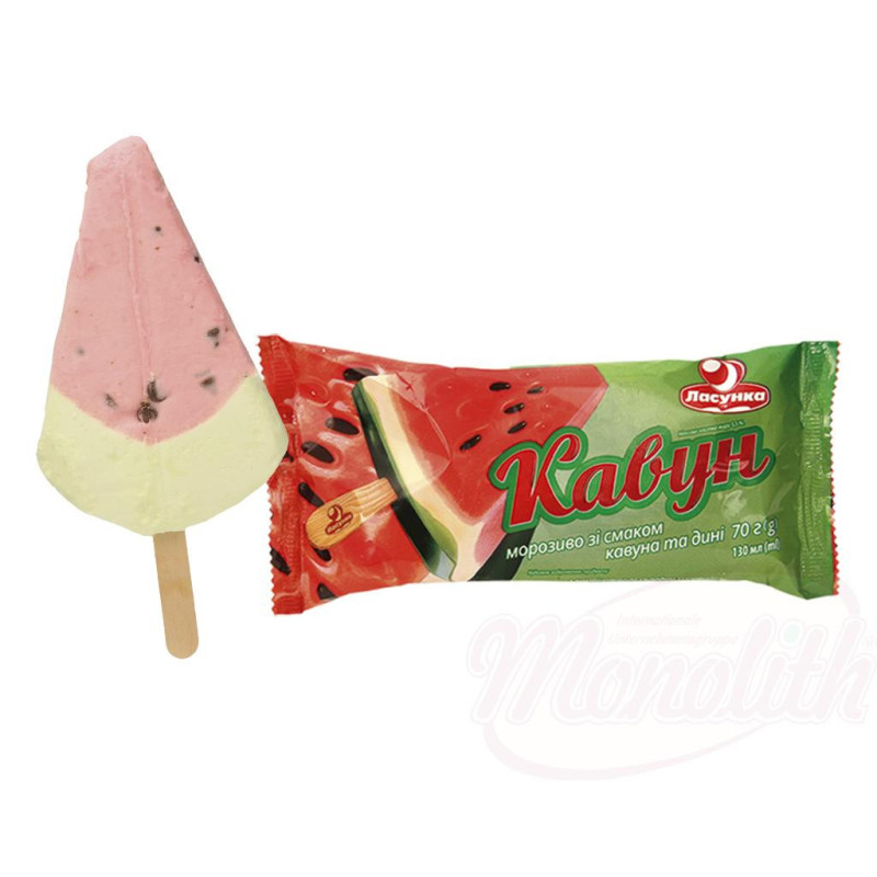 Eis mit Wassermelonengeschmack, mit Stückchen aus kakaohaltiger Fettglasur, am Stiel