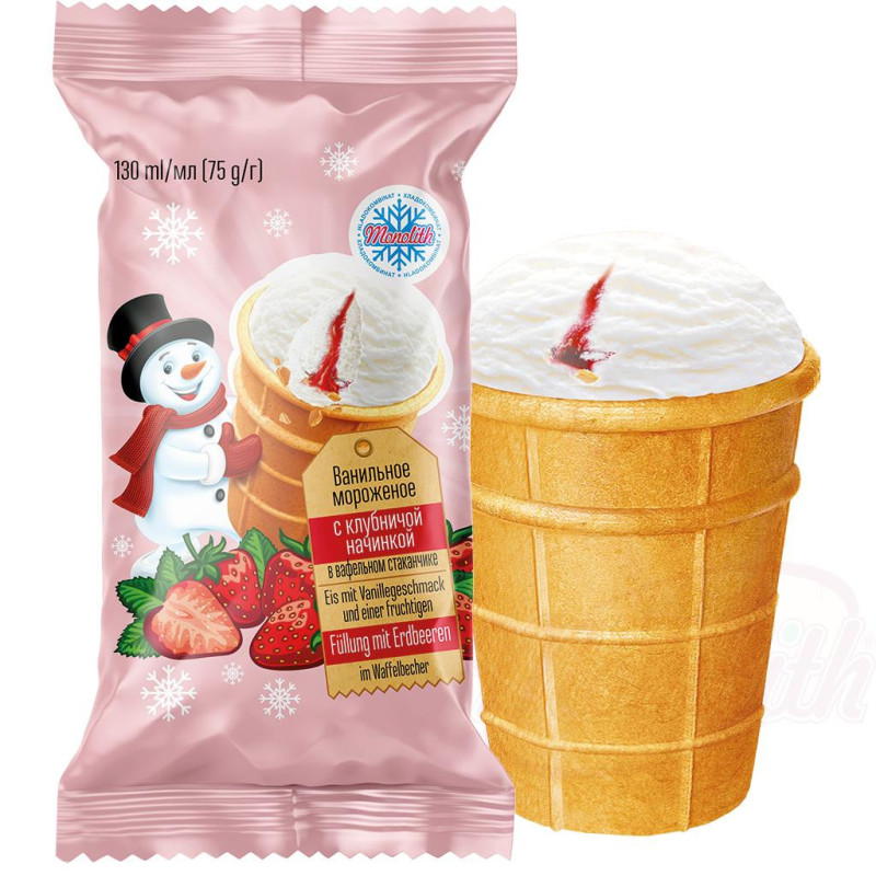 Eis mit Vanillegeschmack und einer fruchtigen Fuellung mit Erdbeeren, im Waffelbecher